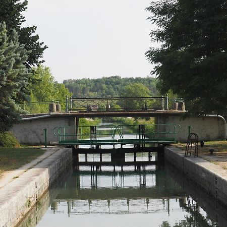 Gite De Groupe Des Alouettes 10 Lits Simples Villa Châtel-Censoir Eksteriør billede